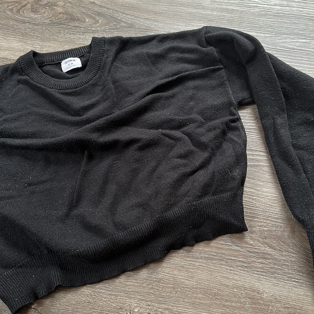 Cotton On - Medium cropped black sweater